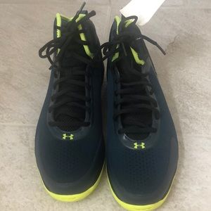 Men’s under armour basketball shoes! Size 10.5.